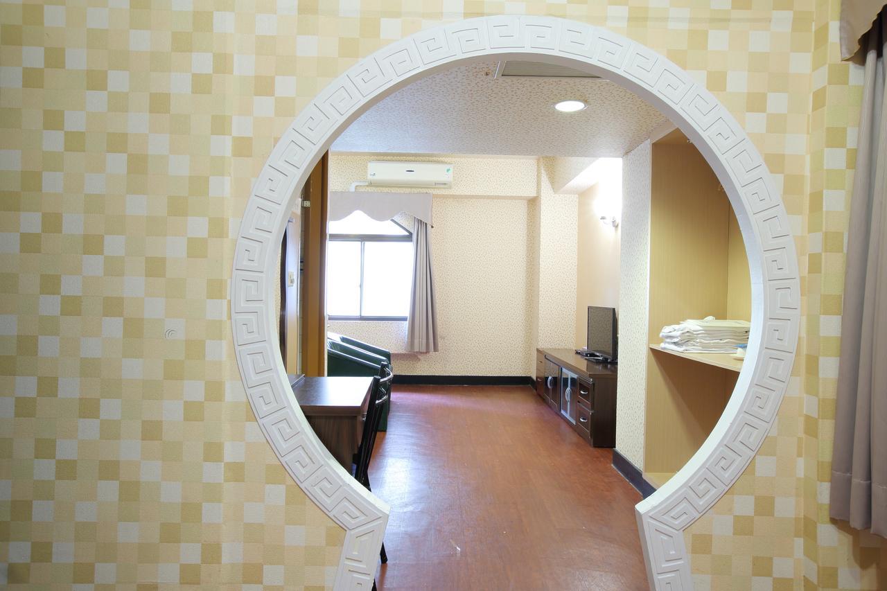 Chiayi Crown Hotel Dış mekan fotoğraf