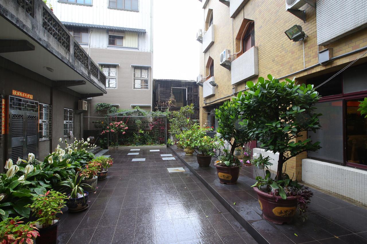 Chiayi Crown Hotel Dış mekan fotoğraf